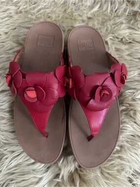 Fitflop Red Floral Leather Thong Sandals - Women Size 9